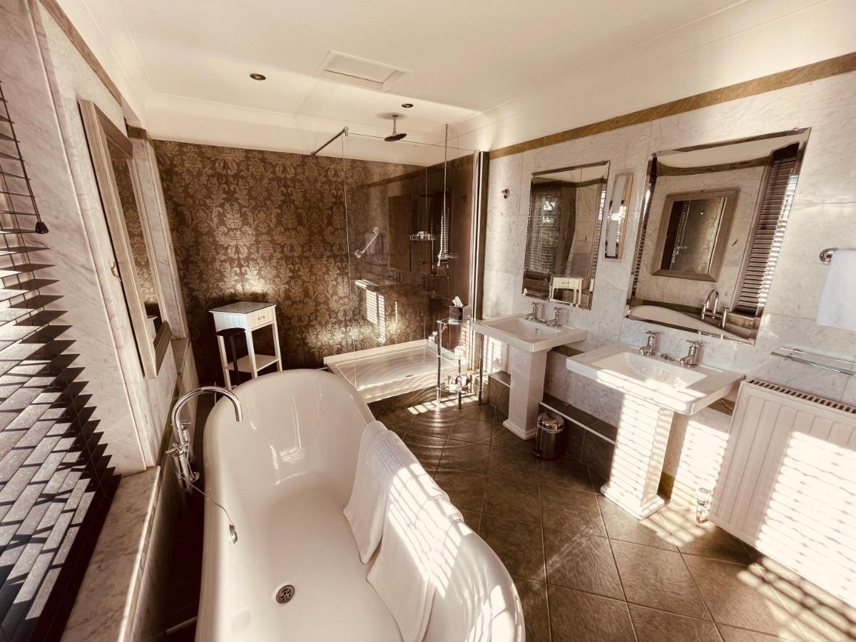 Nuthurst Grange Country House Hotel & Restaurant Солихъл Екстериор снимка