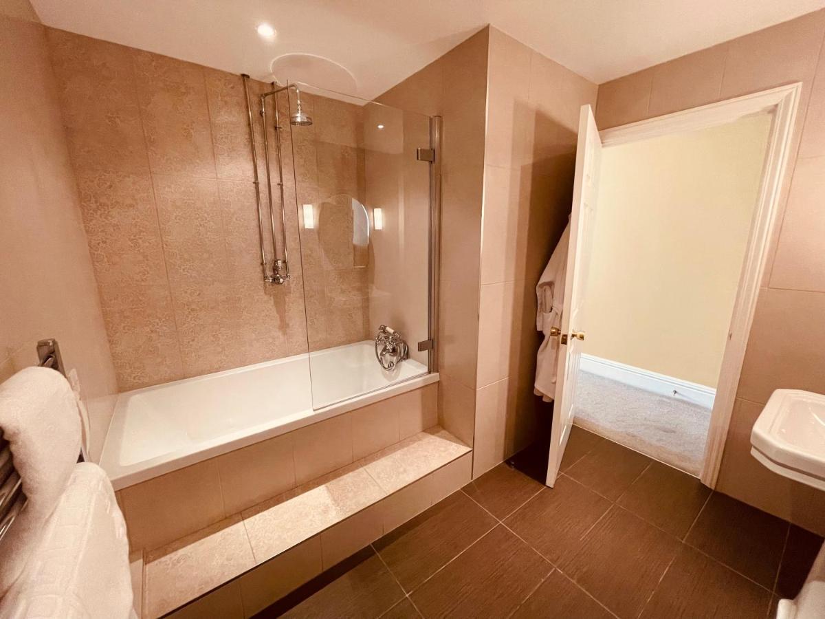 Nuthurst Grange Country House Hotel & Restaurant Солихъл Екстериор снимка