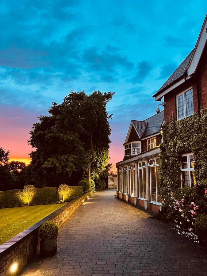 Nuthurst Grange Country House Hotel & Restaurant Солихъл Екстериор снимка