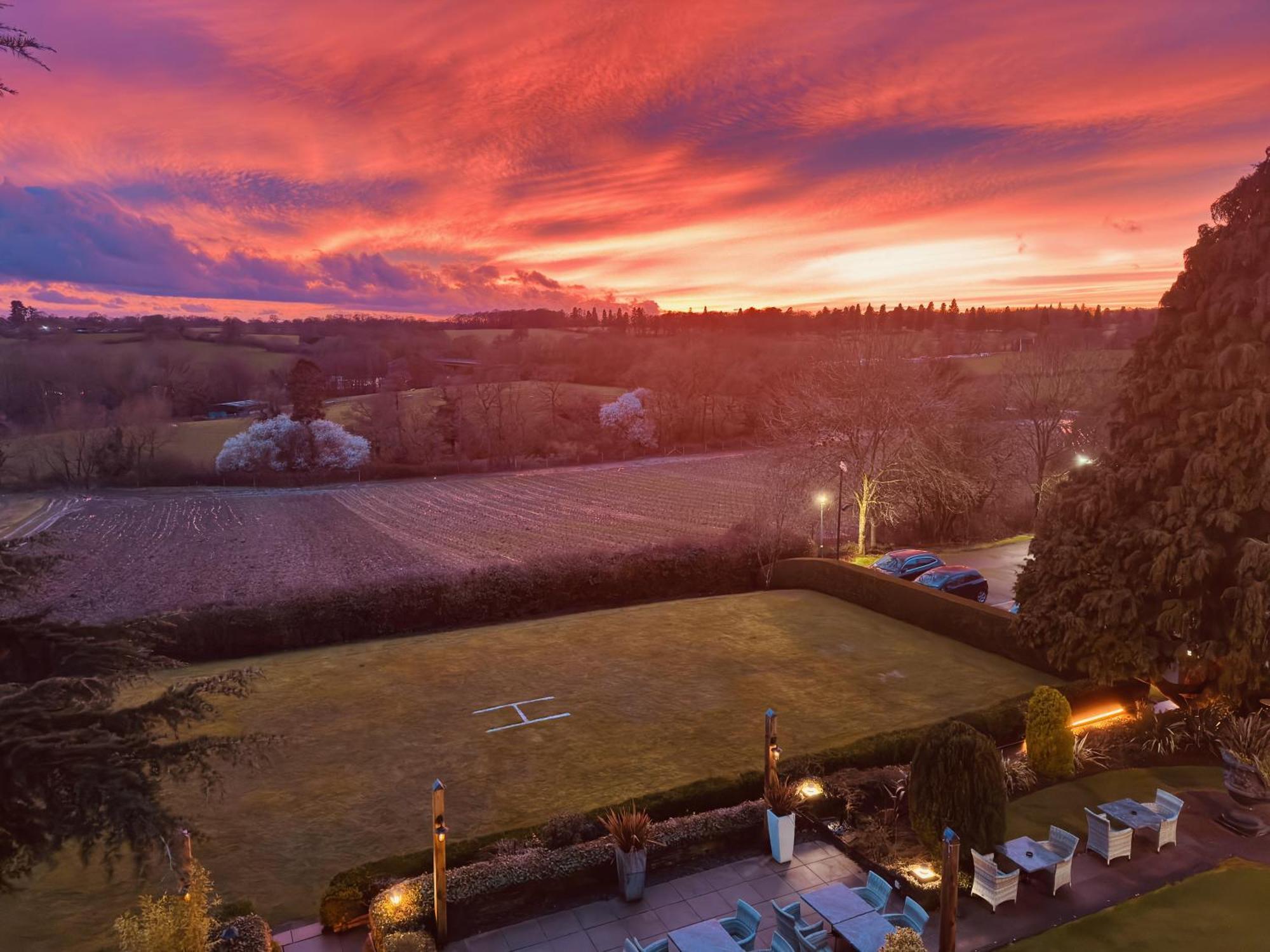 Nuthurst Grange Country House Hotel & Restaurant Солихъл Екстериор снимка